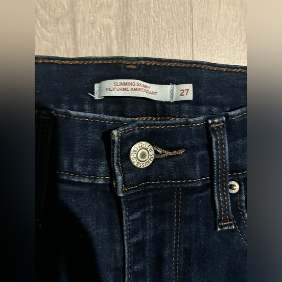 Levi’s Slimming Skinny Jeans - Picture 4 of 9